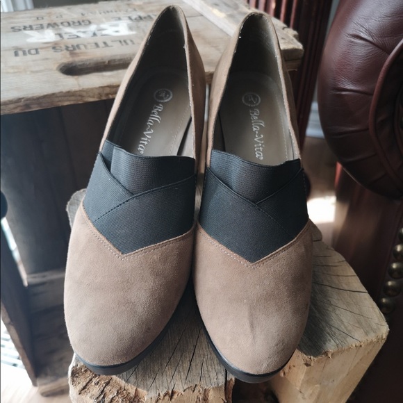 5/$25 Tan & black 3 1/2 in career pumps Bella-Vita - Picture 5 of 6